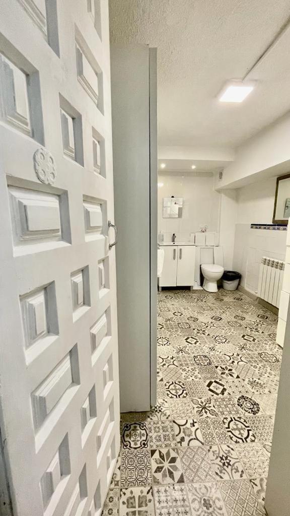 Cool Basement Studio In Hosts House With Private Terrace And Bbq Сисур-Майор Экстерьер фото