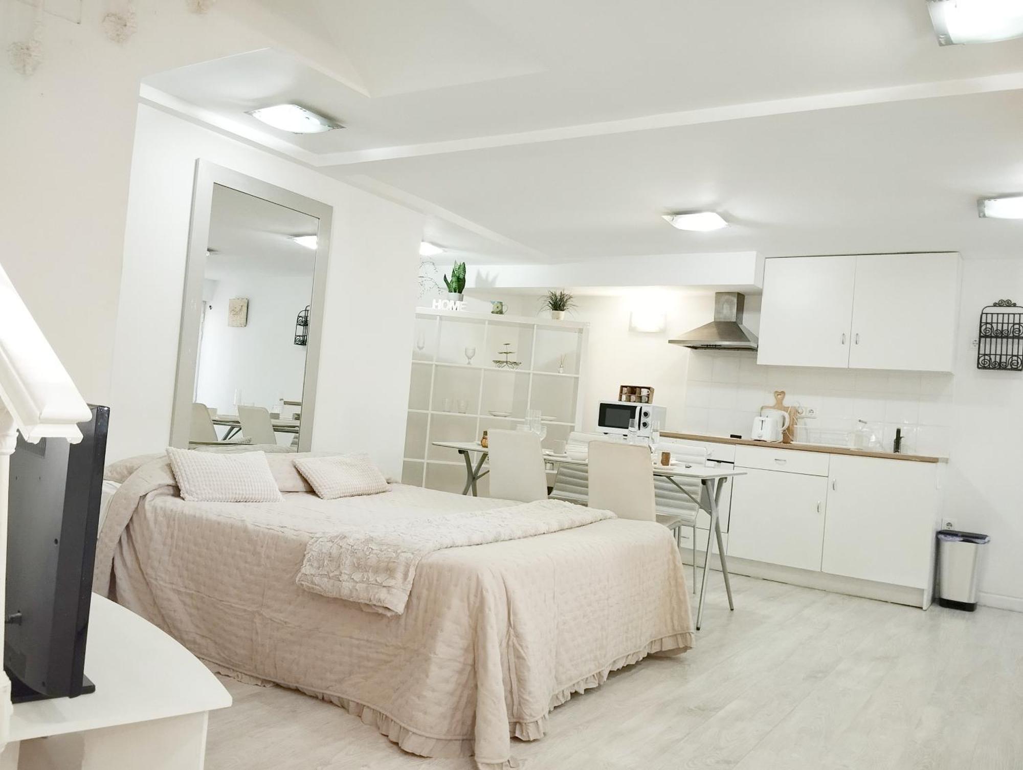 Cool Basement Studio In Hosts House With Private Terrace And Bbq Сисур-Майор Экстерьер фото