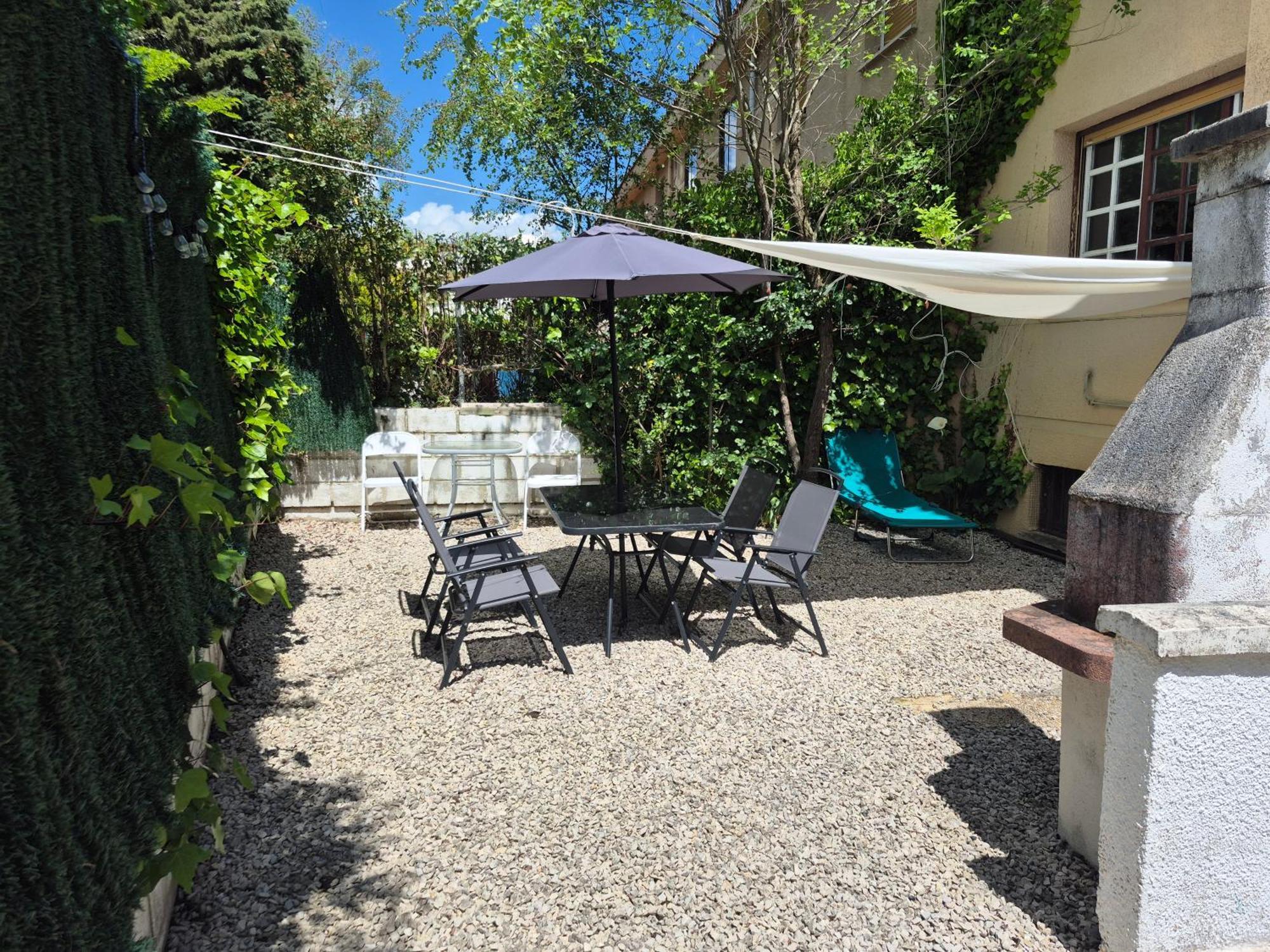 Cool Basement Studio In Hosts House With Private Terrace And Bbq Сисур-Майор Экстерьер фото